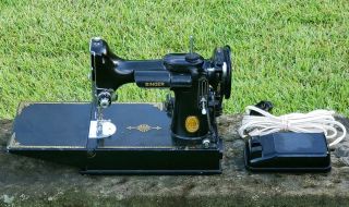 Vintage Singer Featherweight 221 - 1 Sewing Machine With Case 3