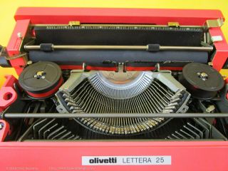 Strawberry Hot Pink Olivetti Lettera 25 Custom Vintage Typewriter 8