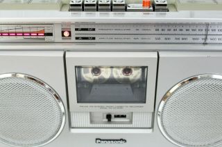 Panasonic RX - 5090 AM - FM Vintage Stereo Cassette Boombox 3