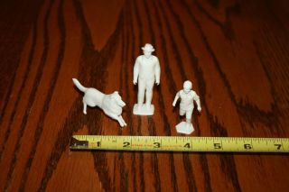 Marx Recast 70mm Figures Of Lassie,  Jeff,  And " Gramps " - Mpc,  Timmee