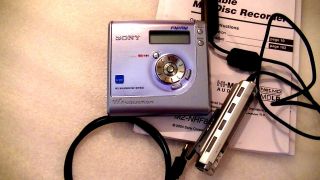 VINTAGE SONY HI - MD MINIDISC WALKMAN RECORDER MZ - NHF800 with FM/AM radio 2