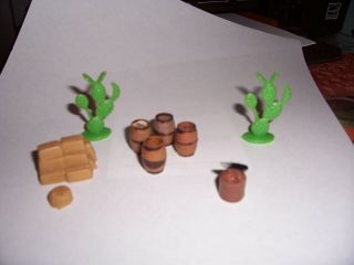 Vintage Marx Miniature Western Accesories - Barrels Cactus - Hay Bales And Anvil