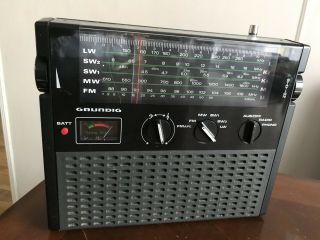 Vintage Grundig Signal 700 Shortwave - Am - Fm 5 Band Radio Beautifully