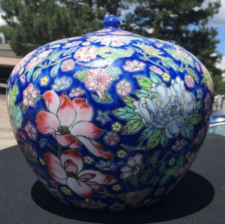 Fine Old Chinese Nyonya Straits Famille Rose Mille Fleur Porcelain Jar Vase - Mark