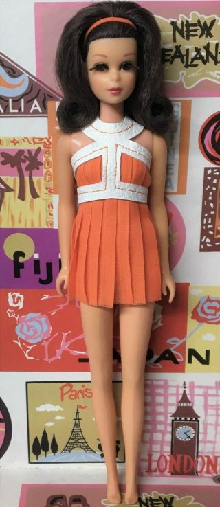 Yes it ' s Vintage Barbie Cousin Brunette No Bangs Francie Doll byApril 7