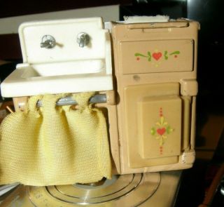 Mattel 1980 Die Cast Doll House Kitchen Sink W/  Ice Box  Vtg Littles