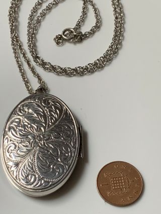 Very Large & Heavy Vintage Solid Sterling Silver Locket & 27” Silver Chain 22.  1g
