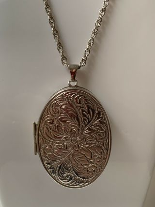 Very Large & Heavy Vintage Solid Sterling Silver Locket & 27” Silver Chain 22.  1g 2