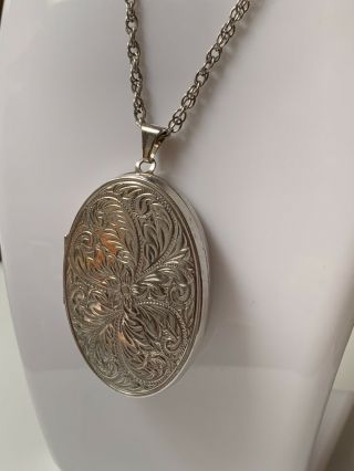 Very Large & Heavy Vintage Solid Sterling Silver Locket & 27” Silver Chain 22.  1g 4