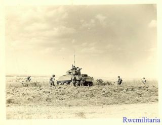 Port.  Photo: BEST US Infantry Supporting M4 Sherman Tank in Open Desert 2