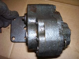 VINTAGE OLIVER 88 ROW CROP TRACTOR - HYDRAULIC PUMP ASSEMBLY - - 1955 5