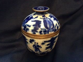 Antique Chinese Crackle Glaze blue & white vase 6 Figure Mark 5