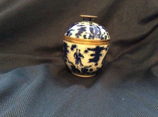 Antique Chinese Crackle Glaze blue & white vase 6 Figure Mark 7