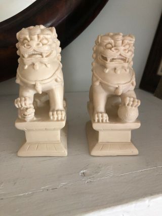 A Ivory Colored Carved Fengshui Foo Fu Dog Statues Hand Carved