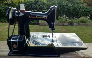 1950 Vintage Singer Sewing Machine Featherweight 221 Simanco 45713 with 2