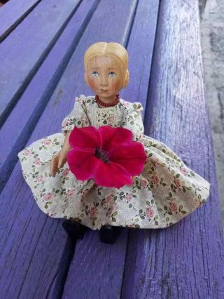 carved wood Hitty doll in vintage style 6.  5 (16.  5cm),  spotted kitten. 8