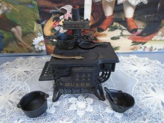 Vintage Queen Vintage Cast Iron Wood Burning Kitchen Stove Dollhouse Toy