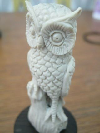 Good Quality Hand Carved Deer Antler Bone Statue Of An Owl / Bird Of Prey