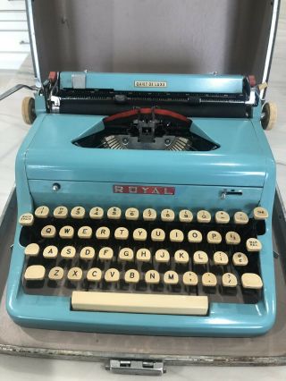 Vintage Royal Quiet Deluxe Blue Teal Turquoise Typewriter W/case