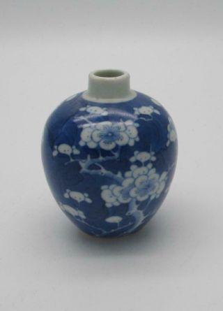 Miniature Antique Chinese 19th Century Blue and White Vase / Scent Bottle 2