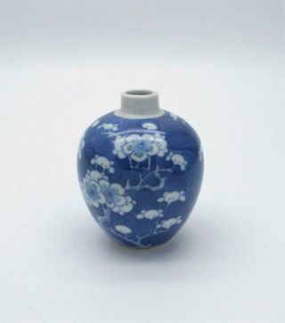 Miniature Antique Chinese 19th Century Blue and White Vase / Scent Bottle 4