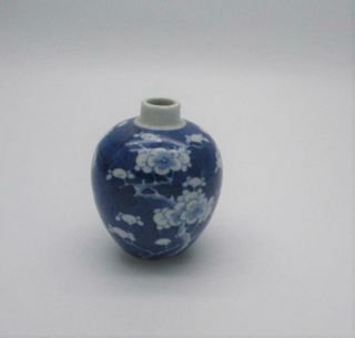 Miniature Antique Chinese 19th Century Blue and White Vase / Scent Bottle 7