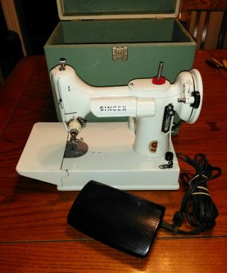 Vintage 221k Featherweight Singer White Sewing Machine W/case