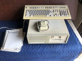 Vintage Commodore Pc20 - Iii With Keyboard And Mouse