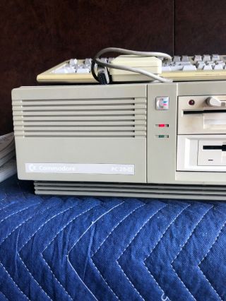 Vintage Commodore PC20 - III With Keyboard And Mouse 2