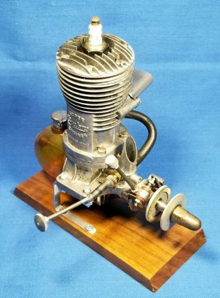 Vintage Cyclone 60 Gr Model Spark Ignition Cl/uc Tether Car Engine