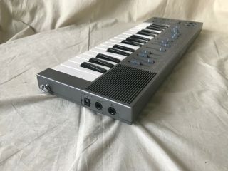 Yamaha CS01 vintage analog monophonic synthesizer w/ gig bag 10