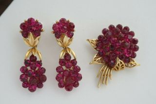 Vintage Crown Trifari Ruby Red Rhinestones Paired Earrings Brooch Set