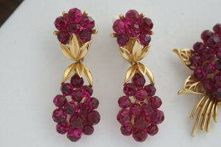 Vintage Crown Trifari Ruby Red Rhinestones Paired Earrings Brooch Set 2