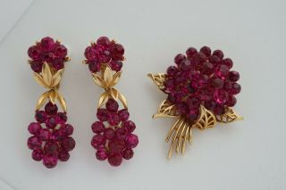 Vintage Crown Trifari Ruby Red Rhinestones Paired Earrings Brooch Set 6