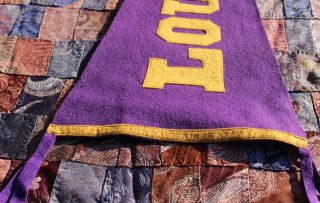AWESOME VINTAGE 1920s LSU LOUISIANA STATE UNIVERSITY FELT PENNANT - SEWN LETTERS 8