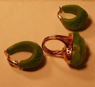 Vintage Crown Trifari Carved Jade Lucite Ring And Earrings Set Adjustable