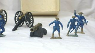 VINTAGE BOX OF METAL MILITARY MINIATURES - 4 CANNONS,  8 SOLDIERS,  1 HORSE,  2? 5