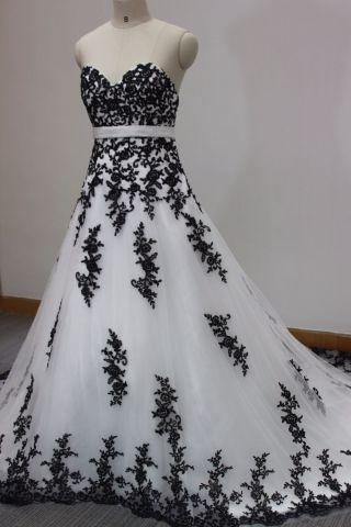 Vintage Black And White Gothic Wedding Dress Bride Appliques Lace Bridal Gowns