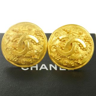 Authentic Chanel Vintage Cc Logos Gold Button Earrings 1.  1 " Clip - On Ak16861c