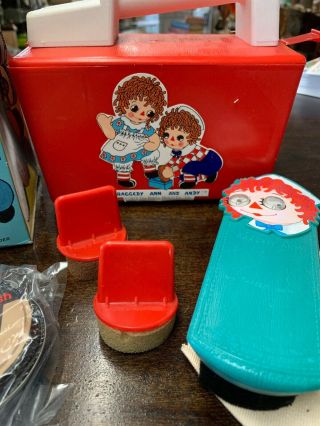 1974 Bobbs - Merrill Co.  Raggedy Ann and Andy Shoeshine Kit 4