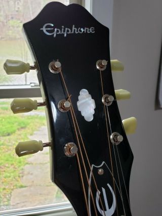 Epiphone EJ - 160E Acoustic - Electric Guitar with Hard Shell Case 3