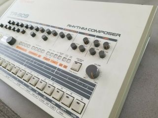Roland TR - 909 Rhythm Composer Analog Drum Machine TR909 TR 909 Vintage 7