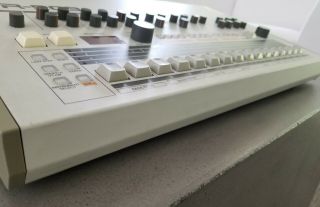 Roland TR - 909 Rhythm Composer Analog Drum Machine TR909 TR 909 Vintage 8