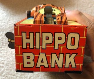 VINTAGE HIPPO COIN BANK WIND - UP TIN TOY YONE MADE IN JAPAN YONEZAWA 2