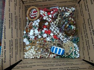 HUGE 23 lbs Vintage & Modern JEWELRY Most wearable usable or use for crafts 8