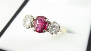 VINTAGE 18ct Gold 1.  50cts Natural Ruby and Diamond Trilogy Ring 4