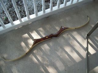 Vintage Bear Tamer Lane 18 Right Hand Recurve Bow