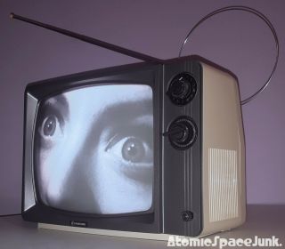 Samsung Vintage Television B&w 12 - Inch Tv Set White Cabinet 1985