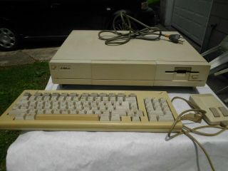 Vintage 1980s Commodore Amiga 1000 Computer,  Keyboard,  Mouse & Box