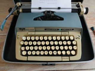 Vintage Smith Corona Galaxie Deluxe Typewriter Portable w/ Case - CURSIVE FONT 3